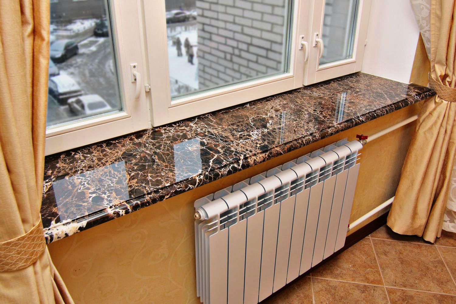 <span style="font-weight: bold;">Подоконники из камня</span>